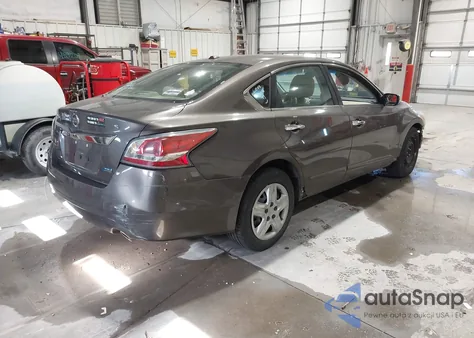 2014 Nissan Altima 2.5/2.5 S/2.5 Sl/2.5 Sv z USA, uszkodzony, nr VIN 1N4AL3AP8EN348332